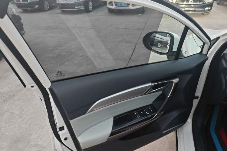 Used BAIC Beijing EU5 2018 R550 Smart Edition Interior 7