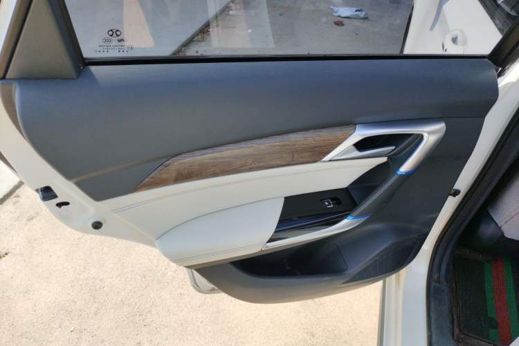 Used BAIC Beijing EU5 2018 R500 Smart Wind Edition Interior 8