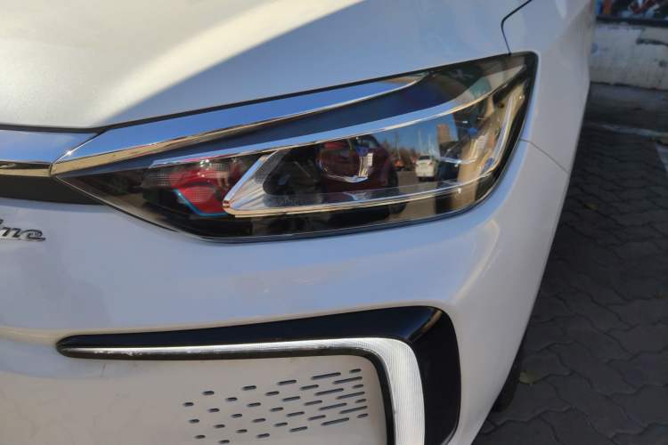 Used BAIC Beijing EU5 2018 R550 Smart Trend Edition Left Front Headlight