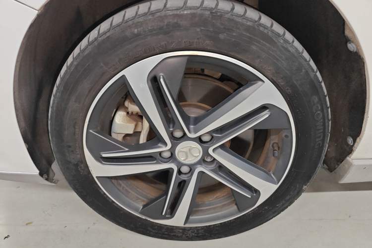 Used BAIC Beijing EU5 2018 R500 Smart Wind Edition Left Front Wheel Hub
