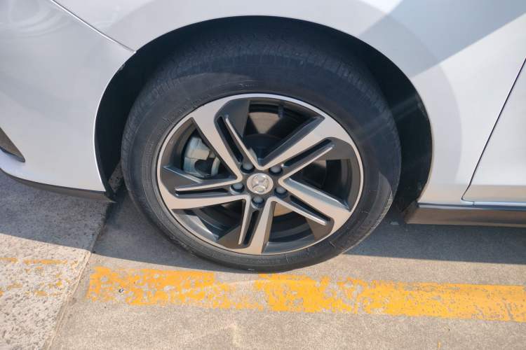 Used BAIC Beijing EU5 2018 R550 Smart Trend Edition Left Front Wheel Hub