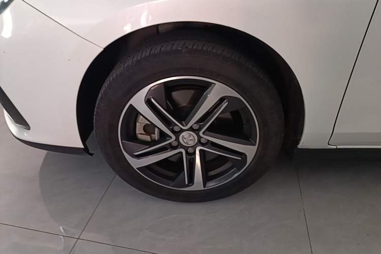 Used BAIC Beijing EU5 2018 R550 Smart Trend Edition Left Front Wheel Hub