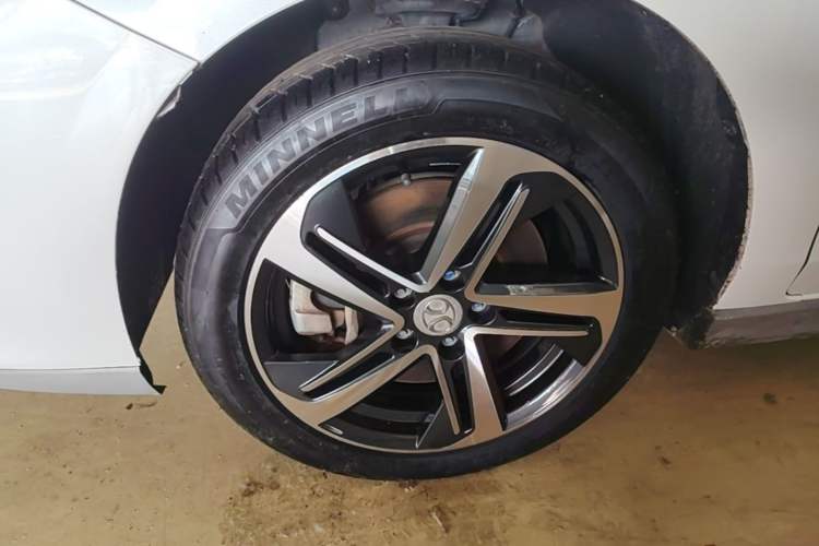 Used BAIC Beijing EU5 2018 R500 Smart Wind Edition Left Front Wheel Hub