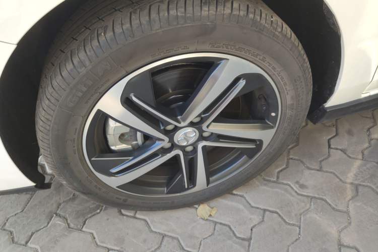 Used BAIC Beijing EU5 2018 R550 Smart Trend Edition Left Front Wheel Hub