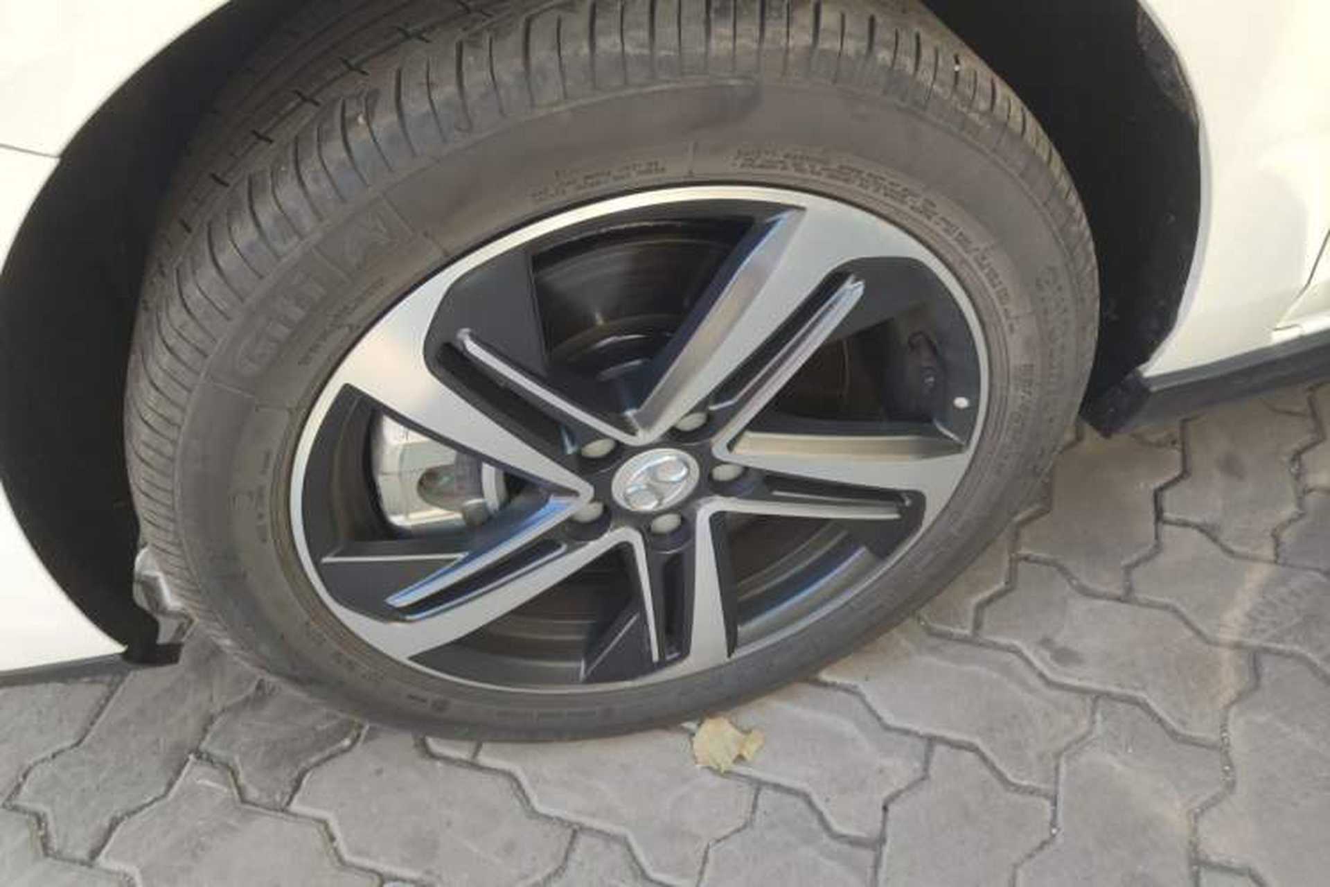 Used BAIC Beijing EU5 2018 R550 Smart Trend Edition Left Front Wheel Hub
