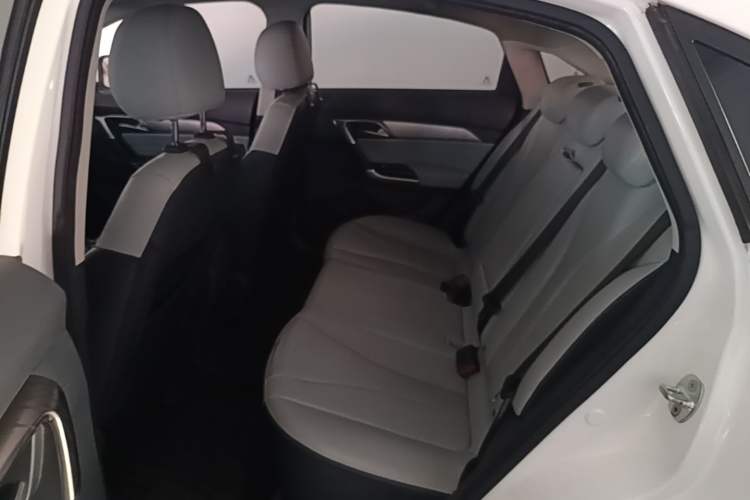 Used BAIC Beijing EU5 2018 R550 Smart Trend Edition Left Rear Seat
