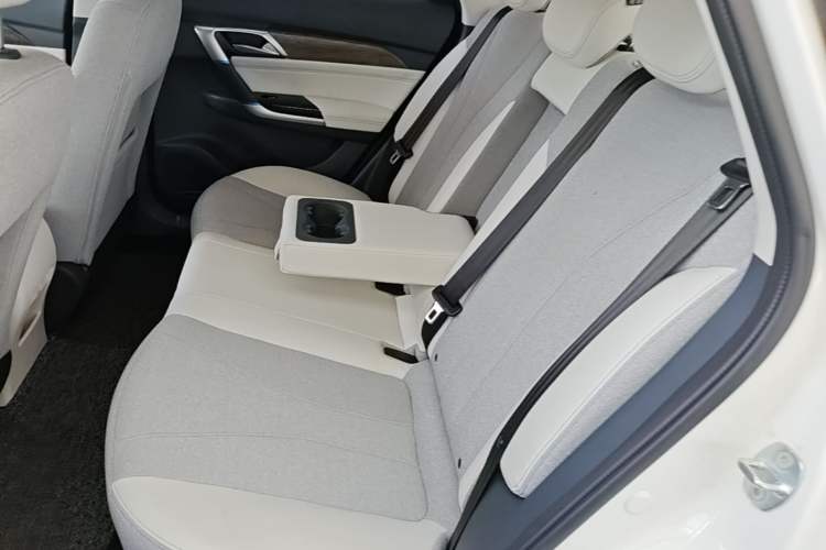 Used BAIC Beijing EU5 2018 R500 Smart Wind Edition Left Rear Seat