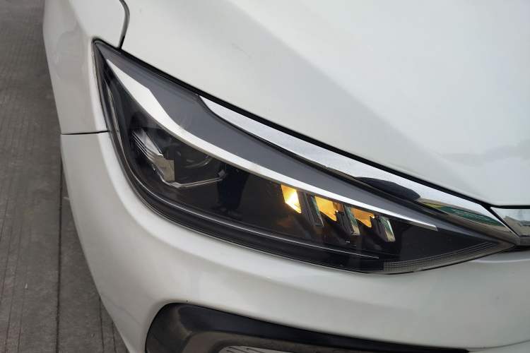Used BAIC Beijing EU5 2018 R500 Smart Wind Edition Right Front Headlight