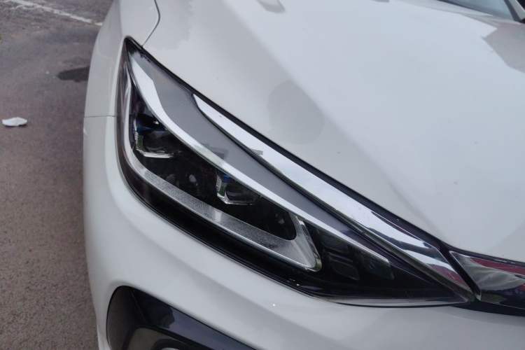 Used BAIC Beijing EU5 2018 R550 Smart Trend Edition Right Front Headlight