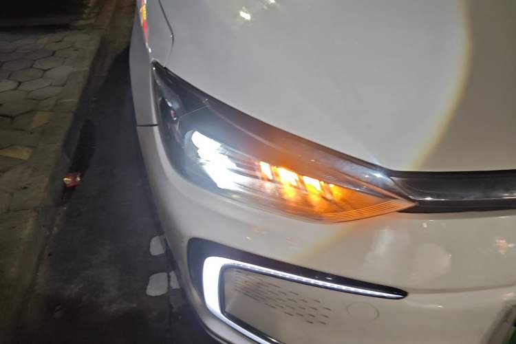 Used BAIC Beijing EU5 2018 R500 Smart Wind Edition Right Front Headlight