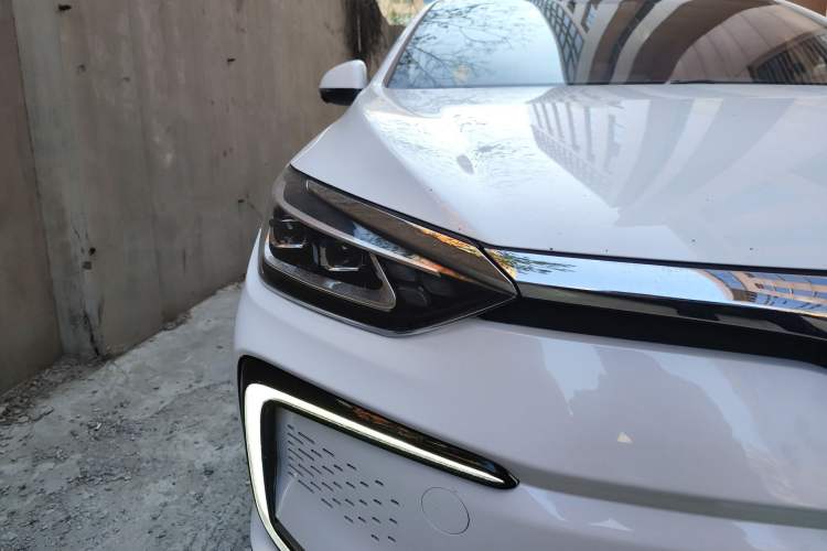 Used BAIC Beijing EU5 2018 R550 Smart Trend Edition Right Front Headlight