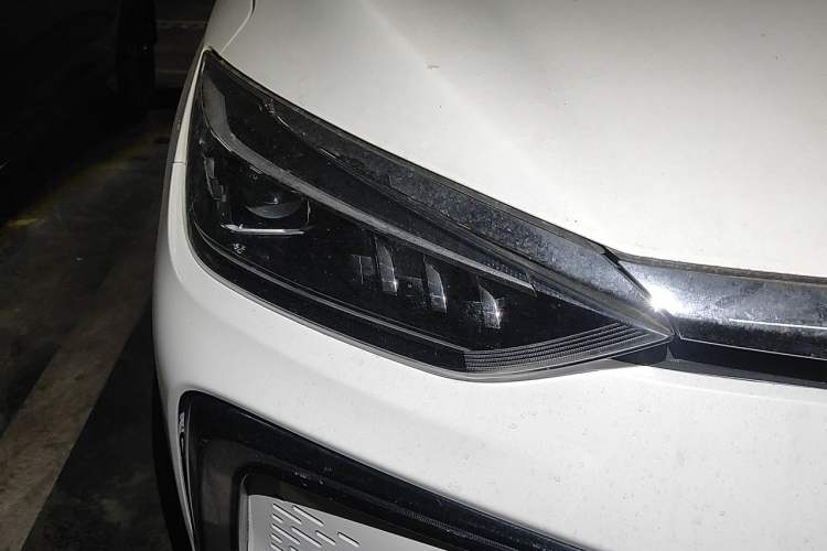 Used BAIC Beijing EU5 2018 R500 Smart Wind Edition Right Front Headlight