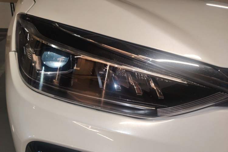 Used BAIC Beijing EU5 2018 R500 Smart Edition Right Front Headlight