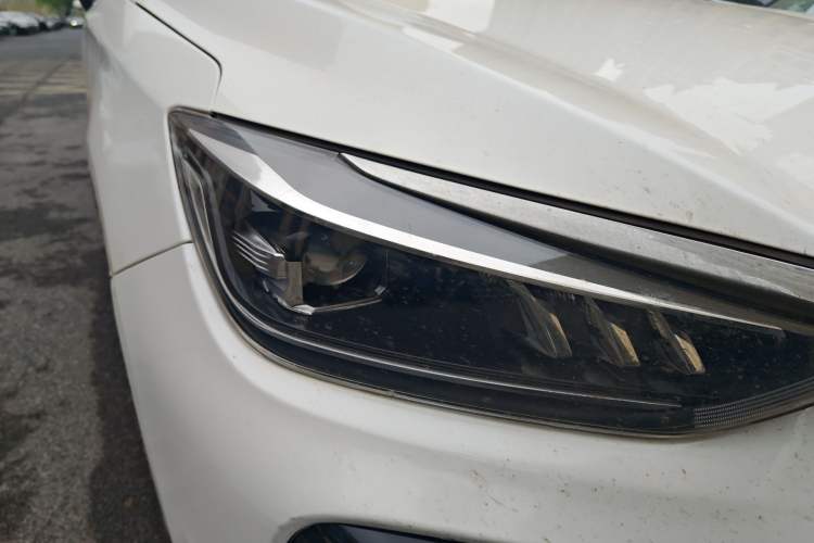 Used BAIC Beijing EU5 2018 R500 Smart Wind Edition Right Front Headlight