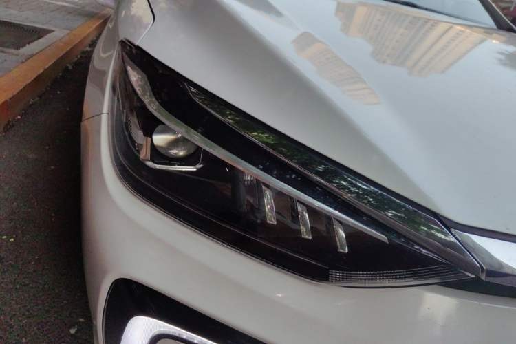 Used BAIC Beijing EU5 2018 R500 Smart Edition Right Front Headlight