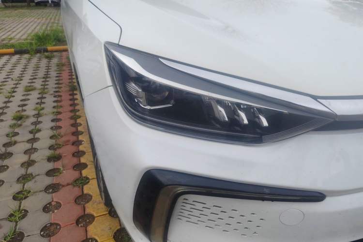 Used BAIC Beijing EU5 2018 R500 Smart Edition Right Front Headlight