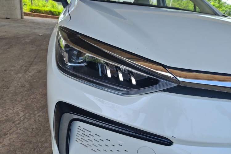 Used BAIC Beijing EU5 2018 R500 Smart Wind Edition Right Front Headlight