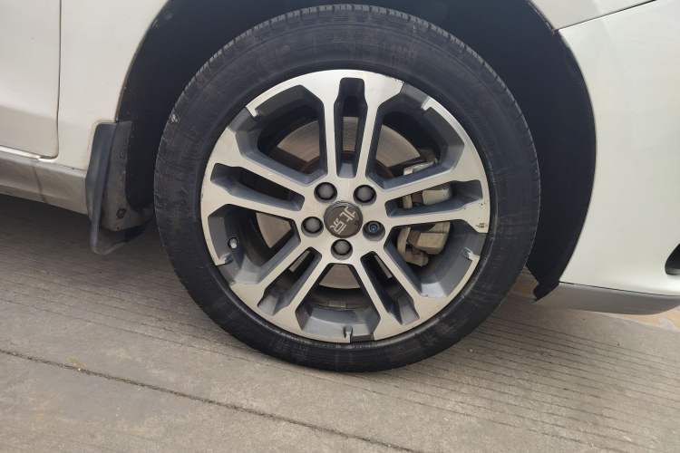 Used BAIC Beijing EU5 2018 R500 Smart Wind Edition Right Front Wheel Hub