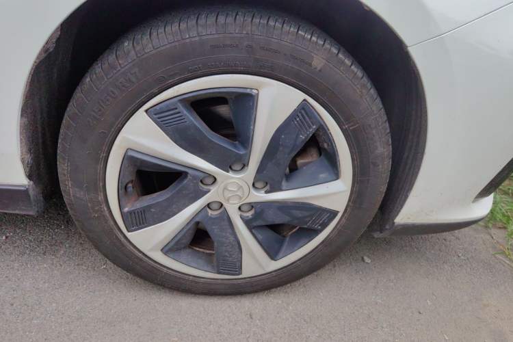 Used BAIC Beijing EU5 2018 R550 Smart Trend Edition Right Front Wheel Hub