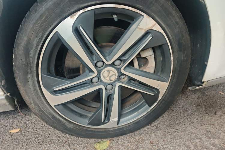 Used BAIC Beijing EU5 2018 R500 Smart Wind Edition Right Front Wheel Hub