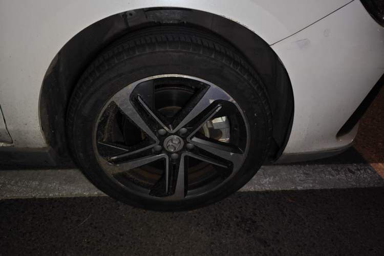 Used BAIC Beijing EU5 2018 R500 Smart Wind Edition Right Front Wheel Hub