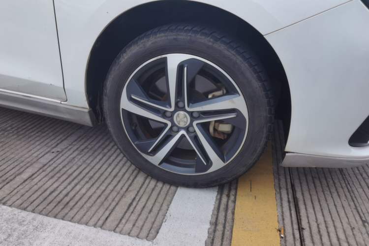 Used BAIC Beijing EU5 2018 R500 Smart Wind Edition Right Front Wheel Hub