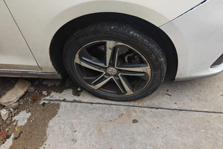 Used BAIC Beijing EU5 2018 R500 Smart Wind Edition Right Front Wheel Hub