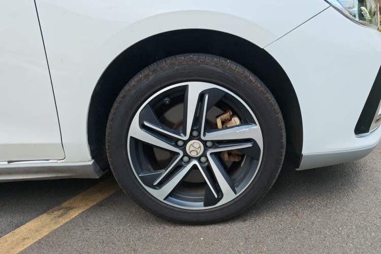 Used BAIC Beijing EU5 2018 R500 Smart Wind Edition Right Front Wheel Hub