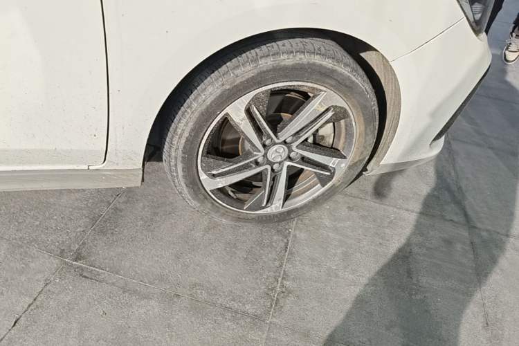 Used BAIC Beijing EU5 2018 R500 Smart Wind Edition Right Front Wheel Hub