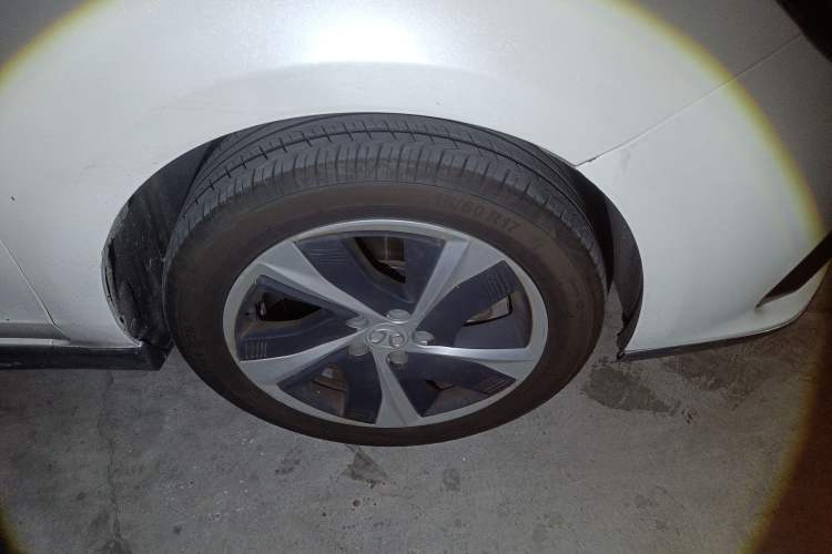 Used BAIC Beijing EU5 2018 R550 Smart Trend Edition Right Front Wheel Hub