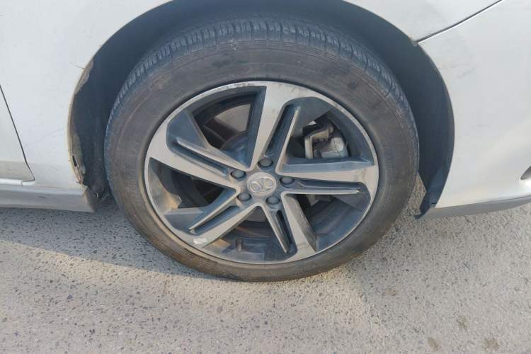 Used BAIC Beijing EU5 2018 R500 Smart Wind Edition Right Front Wheel Hub