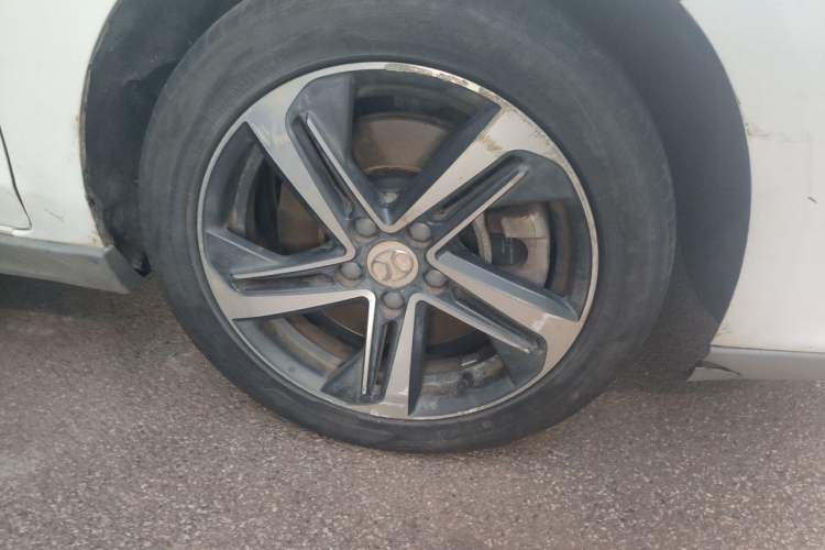 Used BAIC Beijing EU5 2018 R500 Smart Wind Edition Right Front Wheel Hub