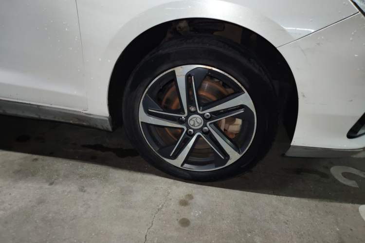 Used BAIC Beijing EU5 2018 R500 Smart Wind Edition Right Front Wheel Hub