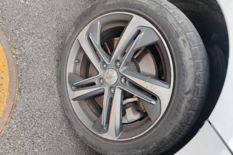 Used BAIC Beijing EU5 2018 R550 Smart Trend Edition Right Front Wheel Hub