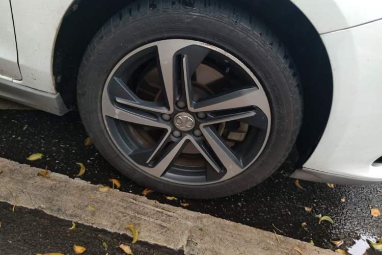 Used BAIC Beijing EU5 2018 R500 Smart Edition Right Front Wheel Hub