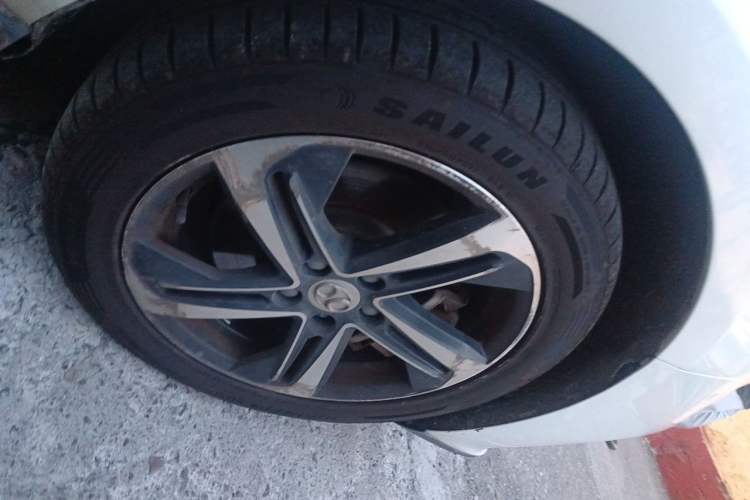 Used BAIC Beijing EU5 2018 R500 Smart Wind Edition Right Front Wheel Hub