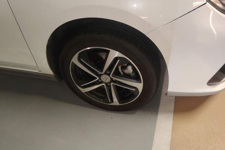 Used BAIC Beijing EU5 2018 R500 Smart Edition Right Front Wheel Hub