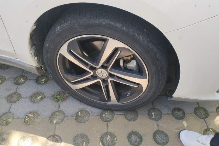 Used BAIC Beijing EU5 2018 R500 Smart Wind Edition Right Front Wheel Hub