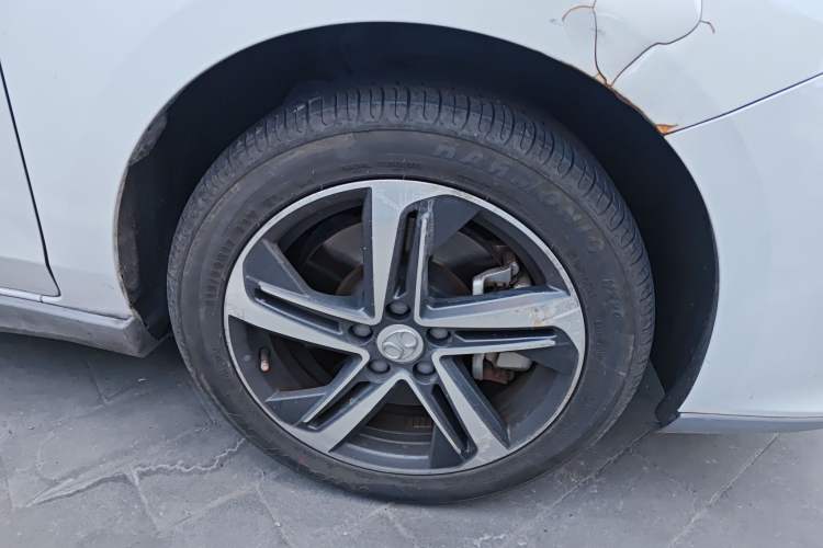 Used BAIC Beijing EU5 2018 R500 Smart Wind Edition Right Front Wheel Hub