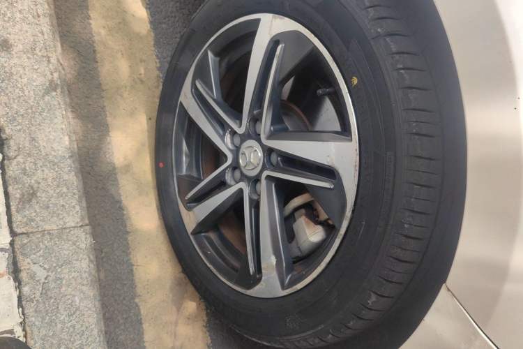 Used BAIC Beijing EU5 2018 R500 Smart Wind Edition Right Front Wheel Hub