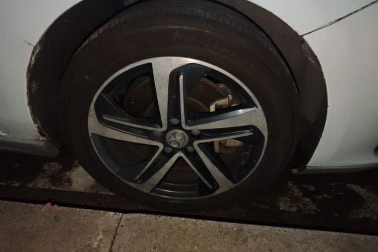 Used BAIC Beijing EU5 2018 R500 Smart Wind Edition Right Front Wheel Hub