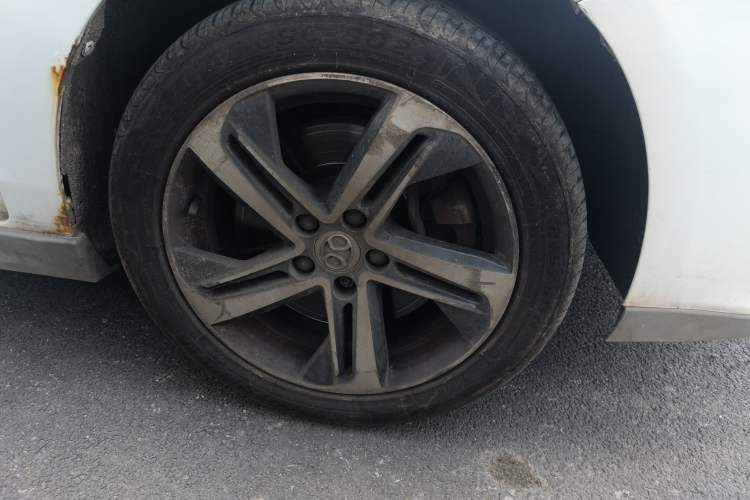 Used BAIC Beijing EU5 2018 R500 Smart Wind Edition Right Front Wheel Hub