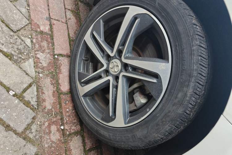 Used BAIC Beijing EU5 2018 R500 Smart Wind Edition Right Front Wheel Hub