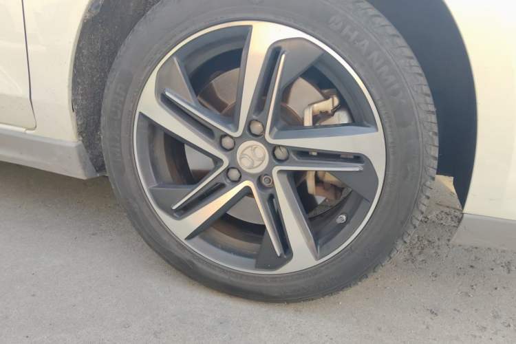 Used BAIC Beijing EU5 2018 R500 Smart Wind Edition Right Front Wheel Hub