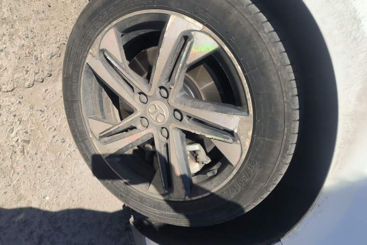 Used BAIC Beijing EU5 2018 R500 Smart Wind Edition Right Front Wheel Hub