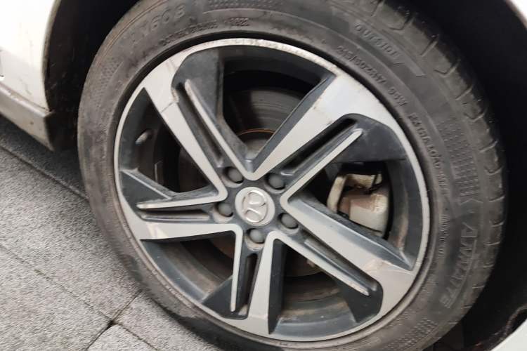 Used BAIC Beijing EU5 2018 R500 Smart Wind Edition Right Front Wheel Hub