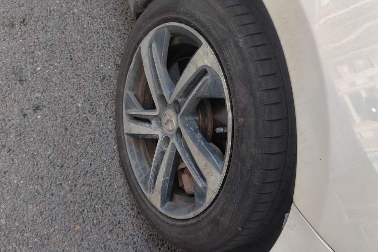 Used BAIC Beijing EU5 2018 R500 Smart Wind Edition Right Front Wheel Hub