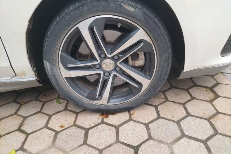Used BAIC Beijing EU5 2018 R500 Smart Edition Right Front Wheel Hub