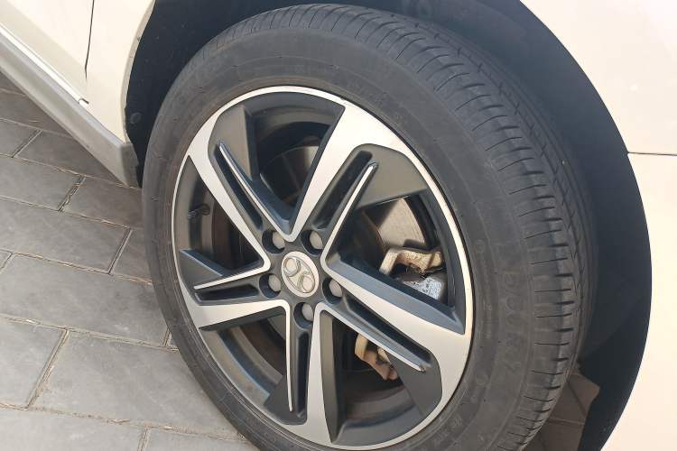 Used BAIC Beijing EU5 2018 R500 Smart Wind Edition Right Front Wheel Hub