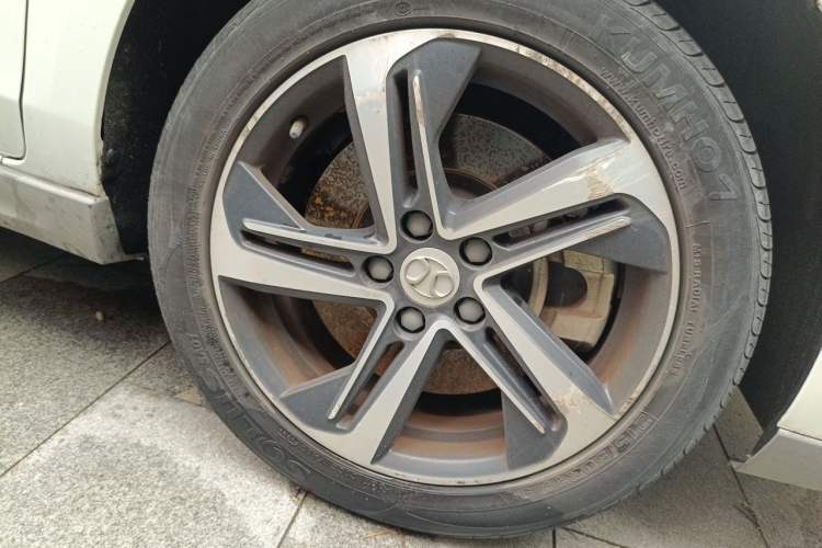 Used BAIC Beijing EU5 2018 R500 Smart Edition Right Front Wheel Hub